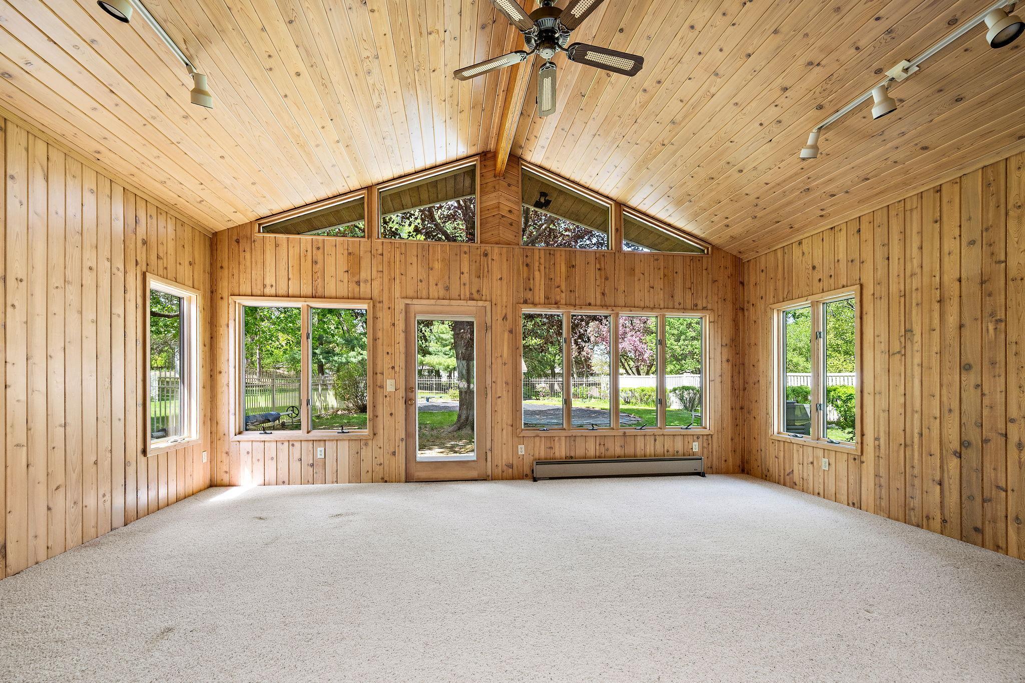 15-web-or-mls-1125-oakview-ln-n.jpg