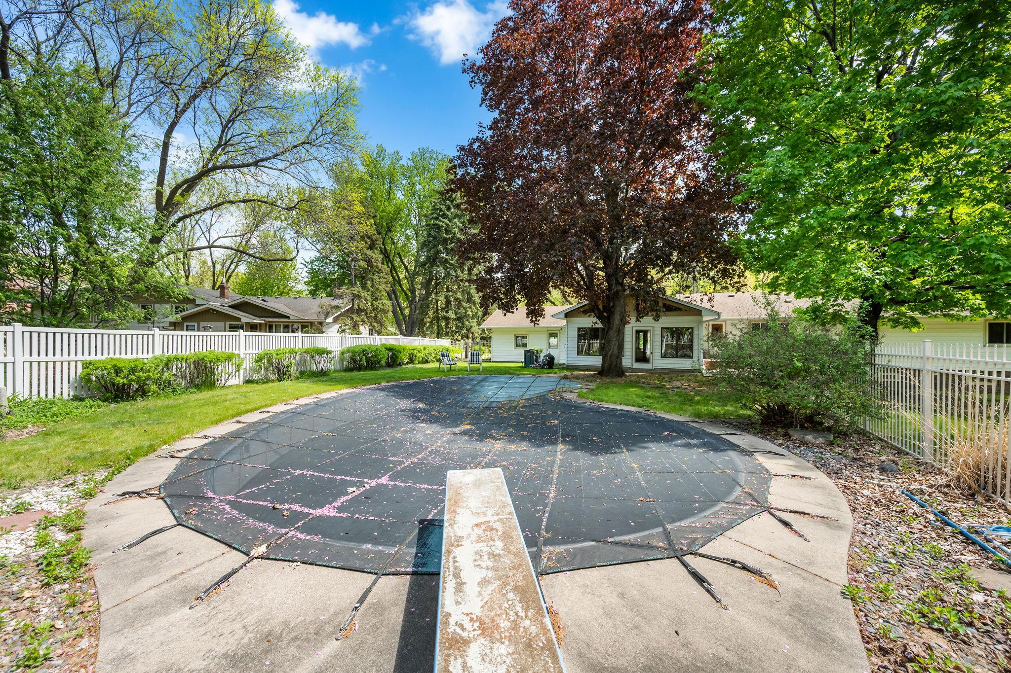 33-web-or-mls-1125-oakview-ln-n.jpg