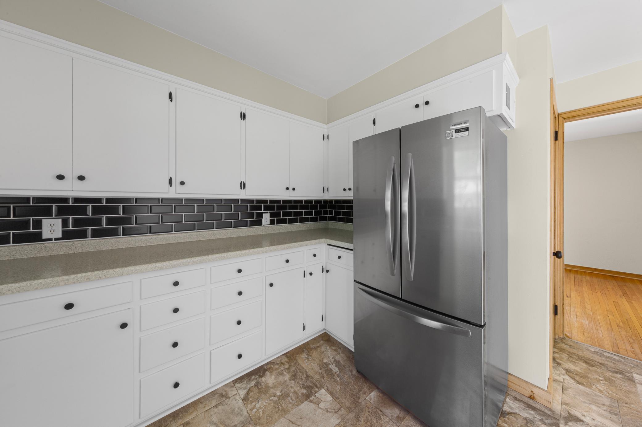 26_19 kitchen.jpg