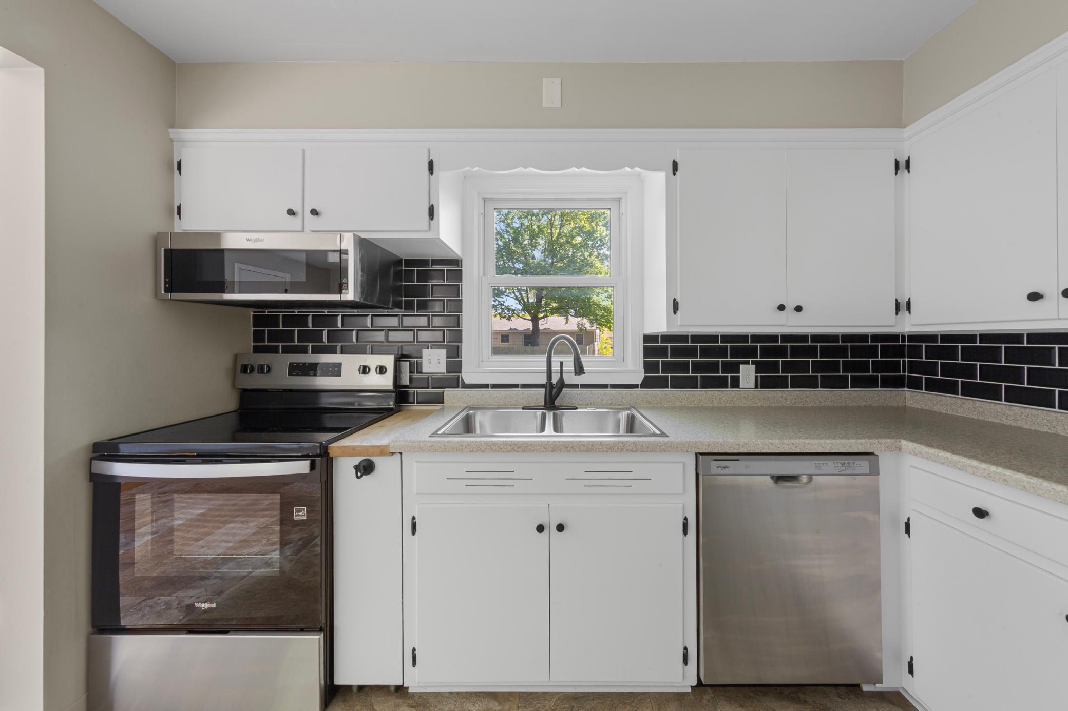 24_18 kitchen.jpg