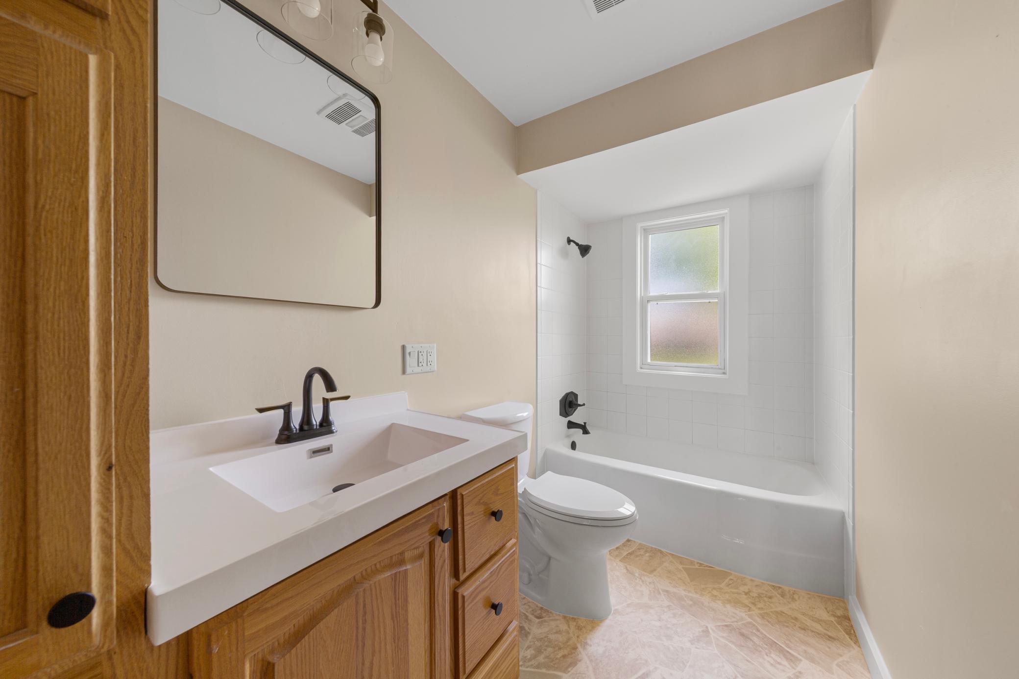 35_26 bathroom.jpg