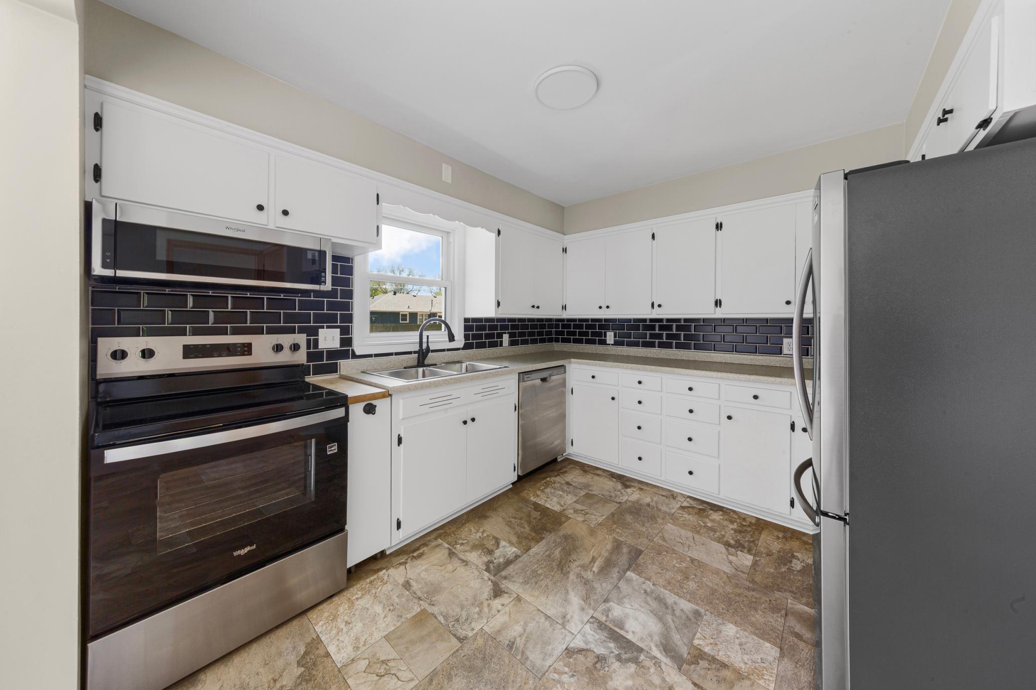 22_16 kitchen.jpg