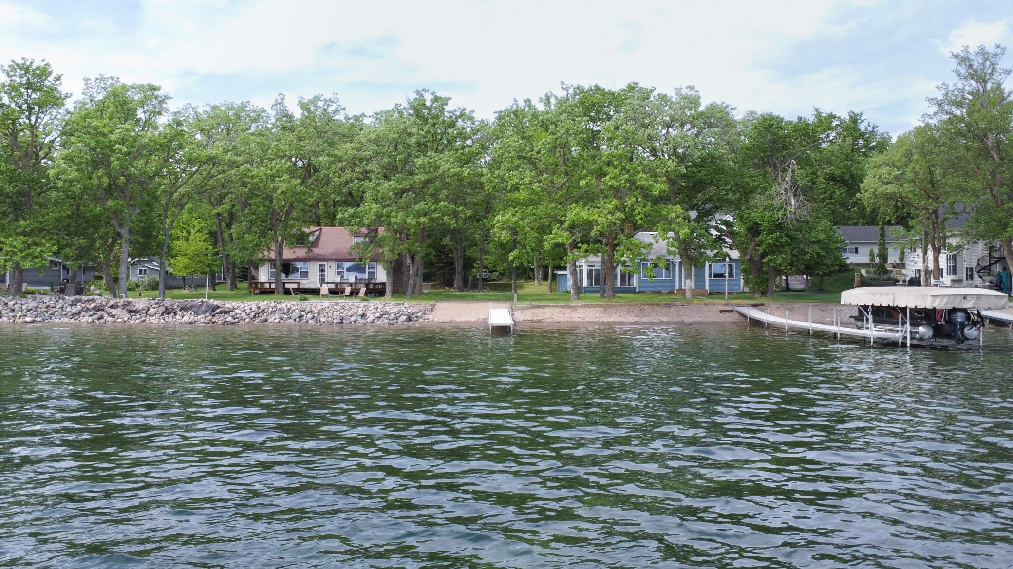 225' Front. Walk-in Beach.