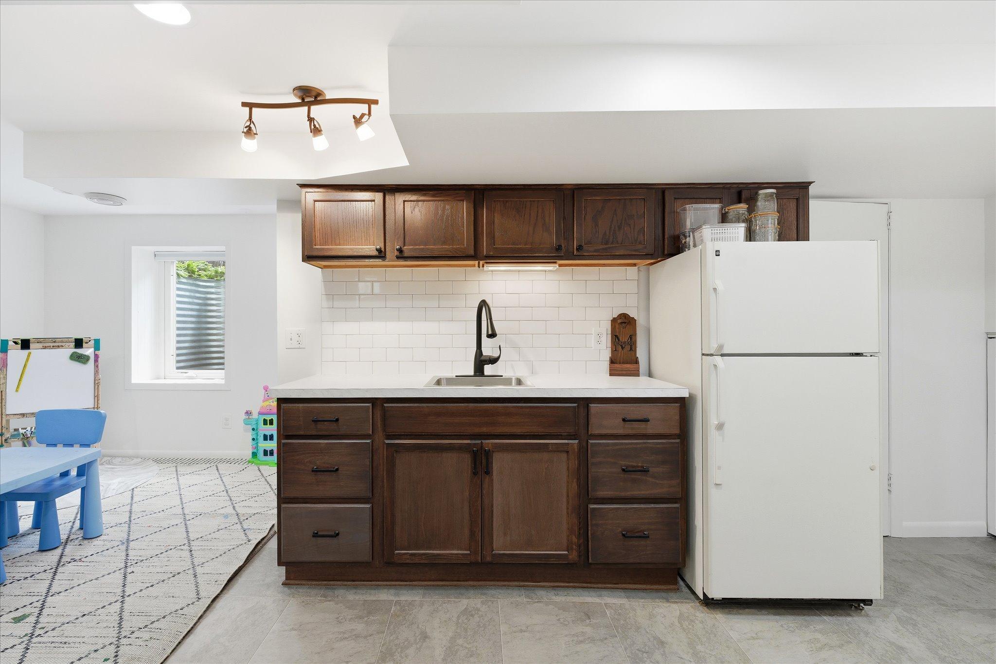 Kitchenette w/Refrigerator & Sink