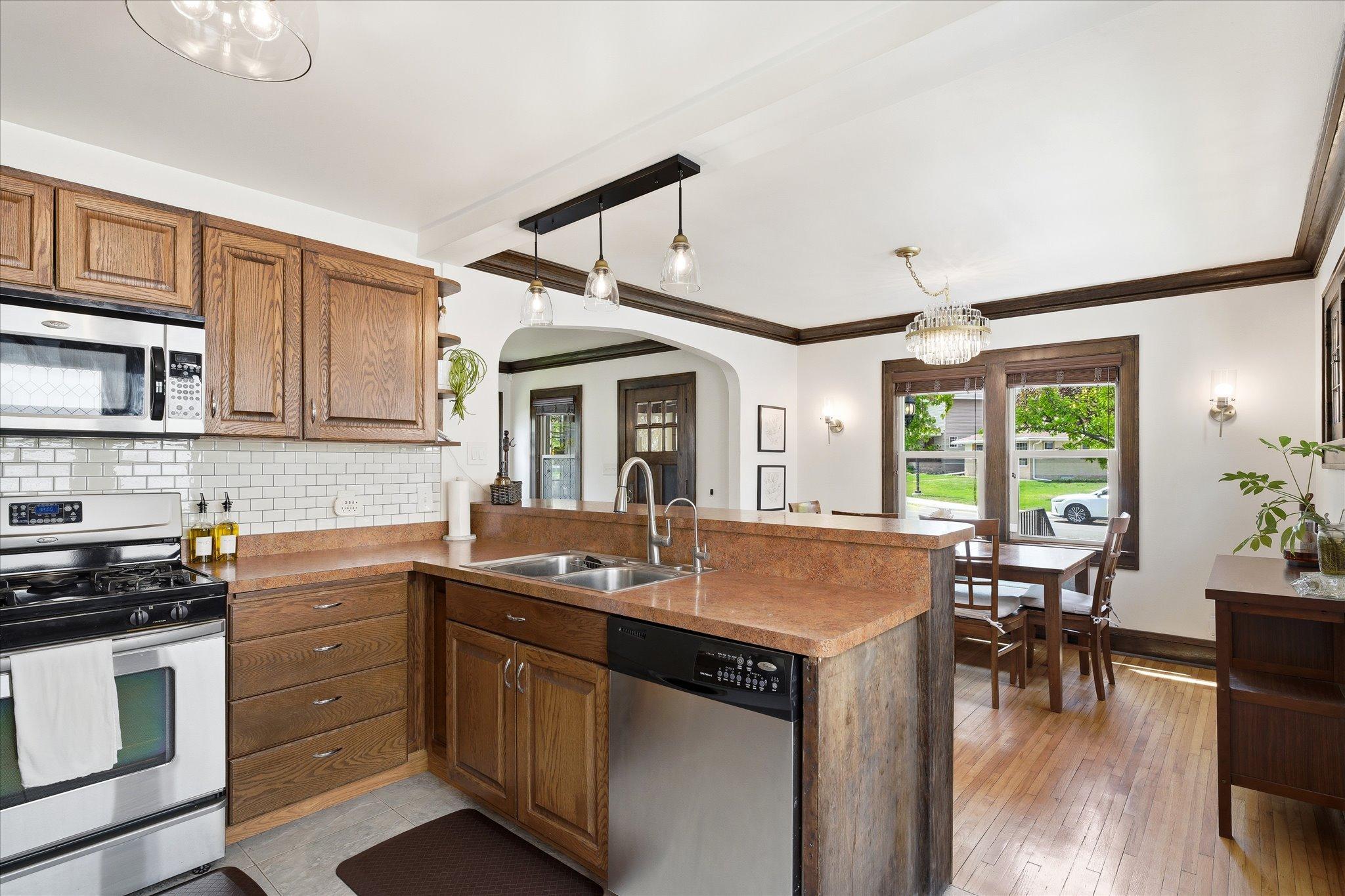 Open Kitchen/Dining Area