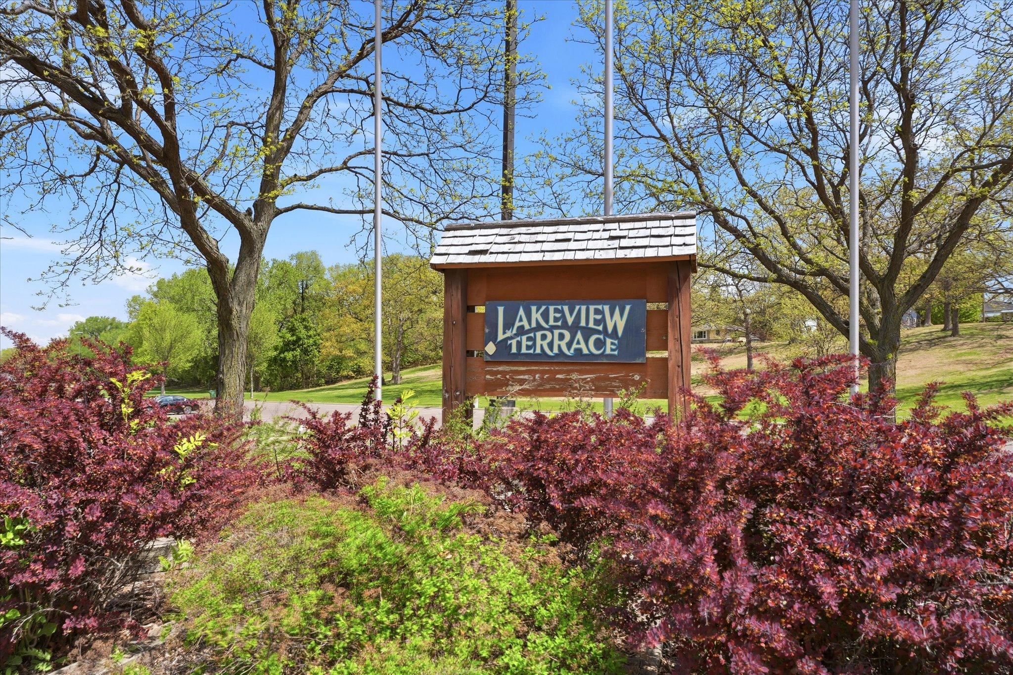 Walk to Lakeview Park