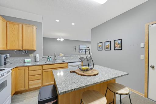 1940 Bluestem Lane, Shoreview, MN 55126