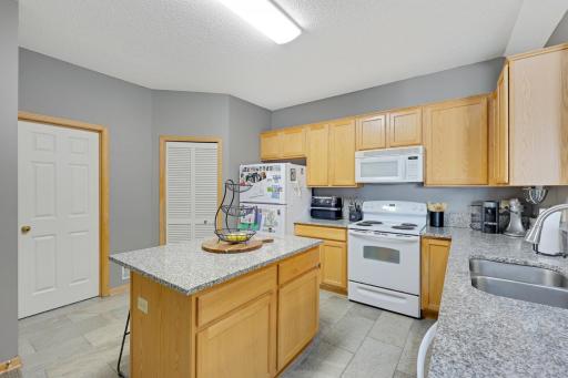 1940 Bluestem Lane, Shoreview, MN 55126