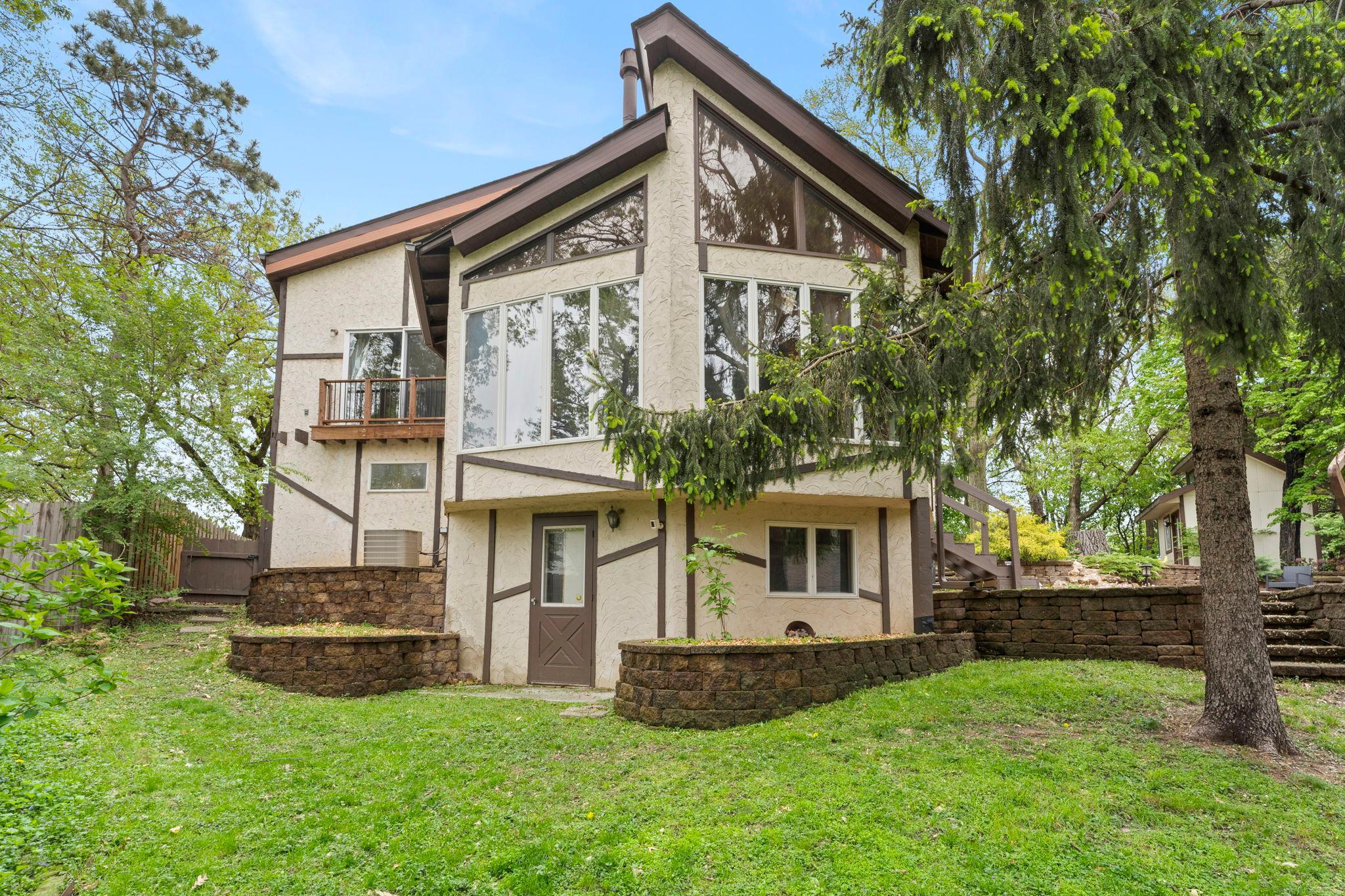 Charming home with WB Lake access