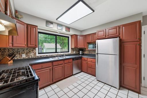 2041 Emerald Lane, Eagan, MN 55122
