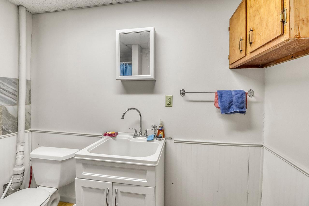 Basement Bathroom1_1-g.jpg