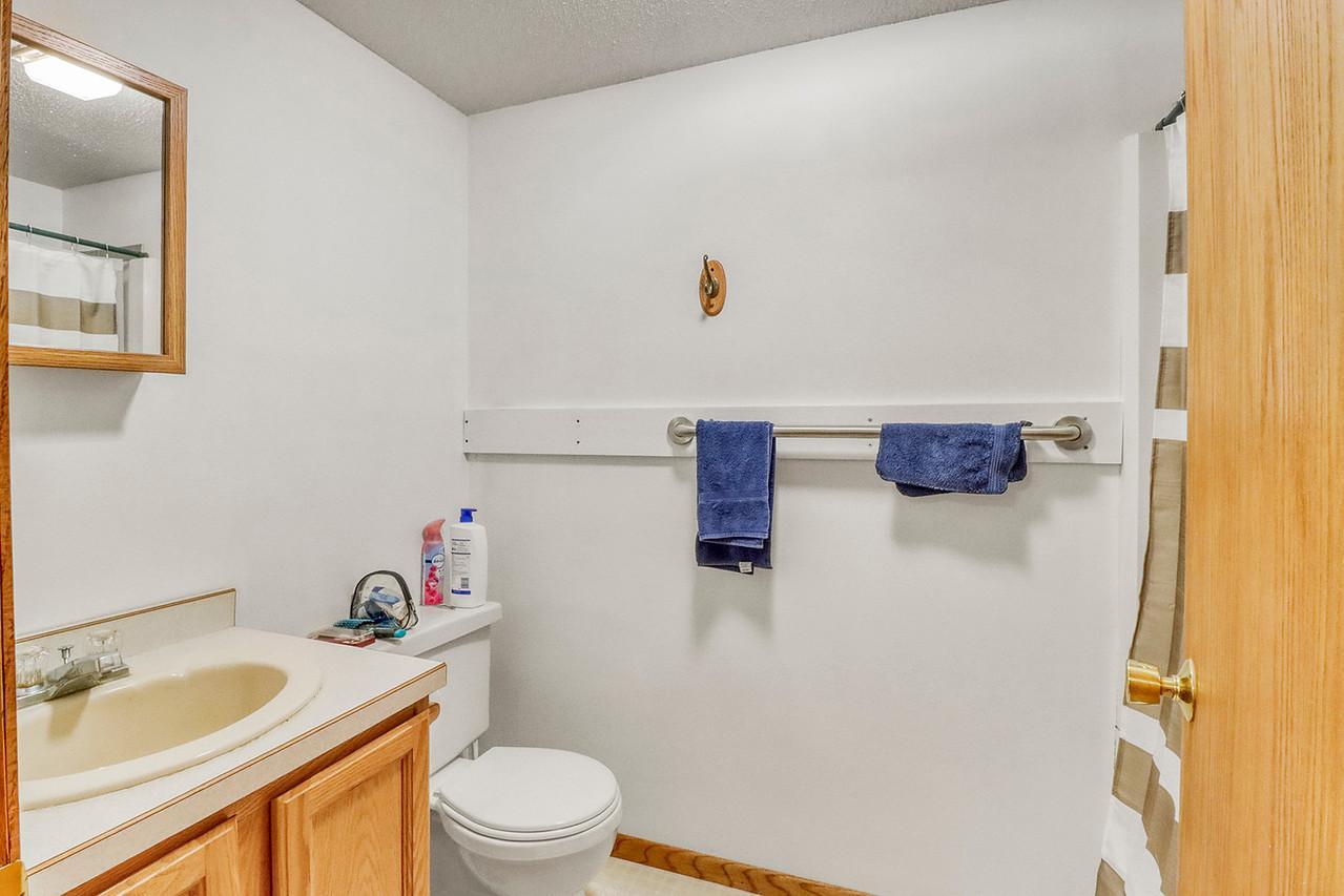Bathroom1_1-g.jpg