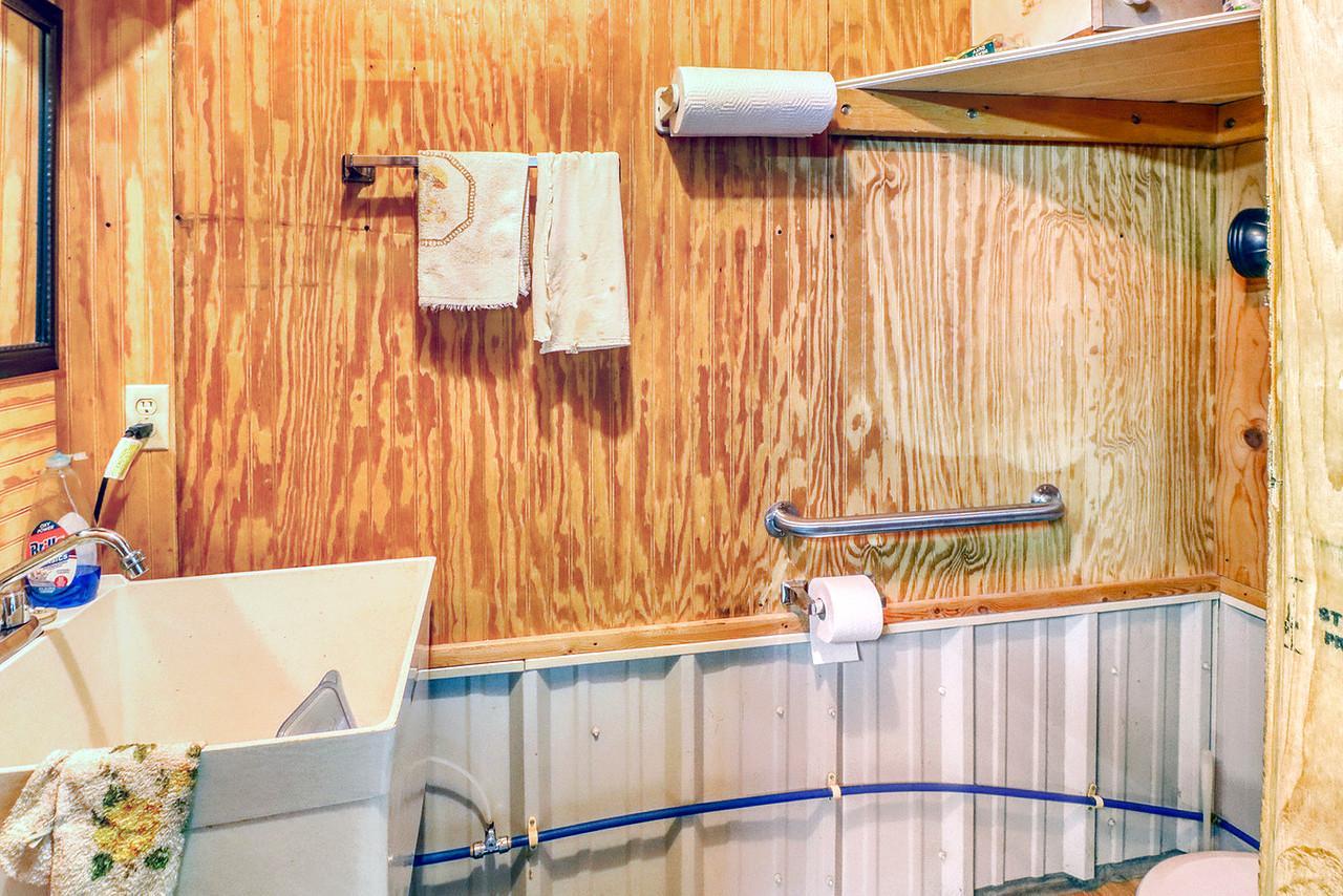 Garage_bathroom1-1-g.jpg
