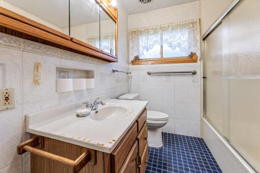 407 Hiawatha Boulevard, Winona, MN 55987