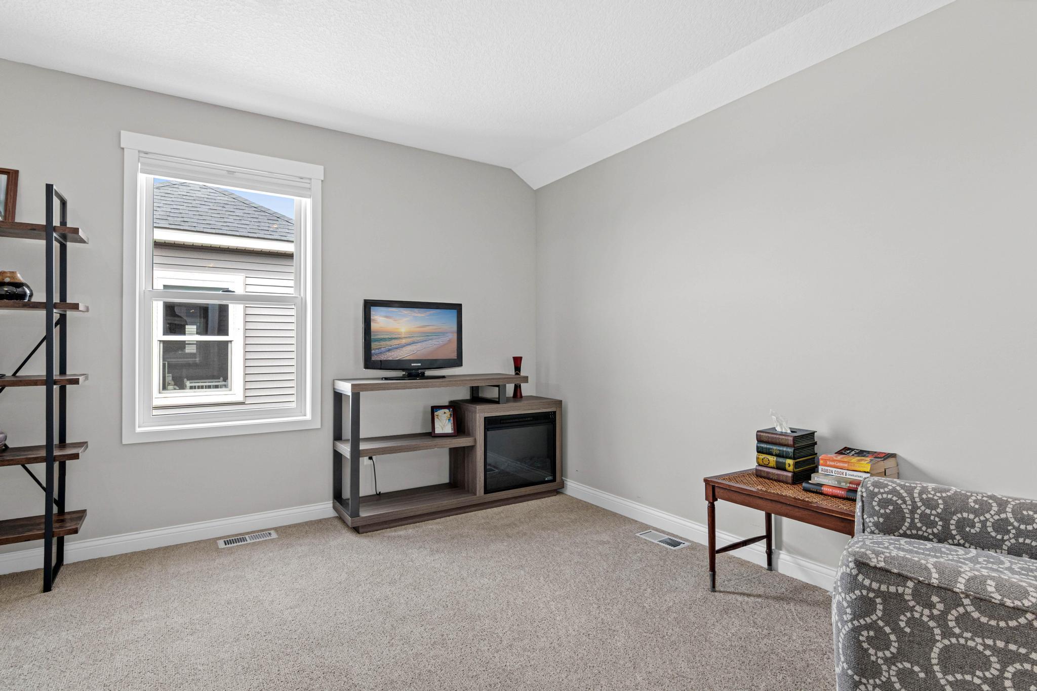 Upper level flex space