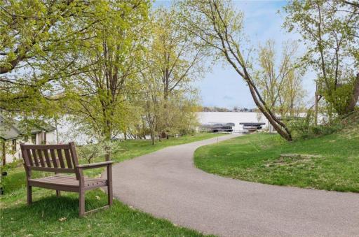 The path to the lake