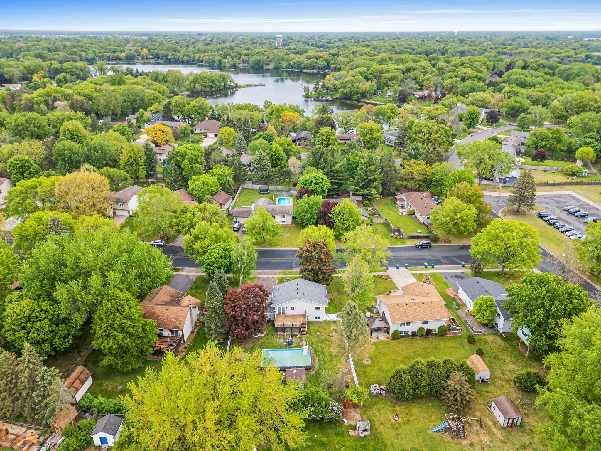 Close to schools, park and lakes