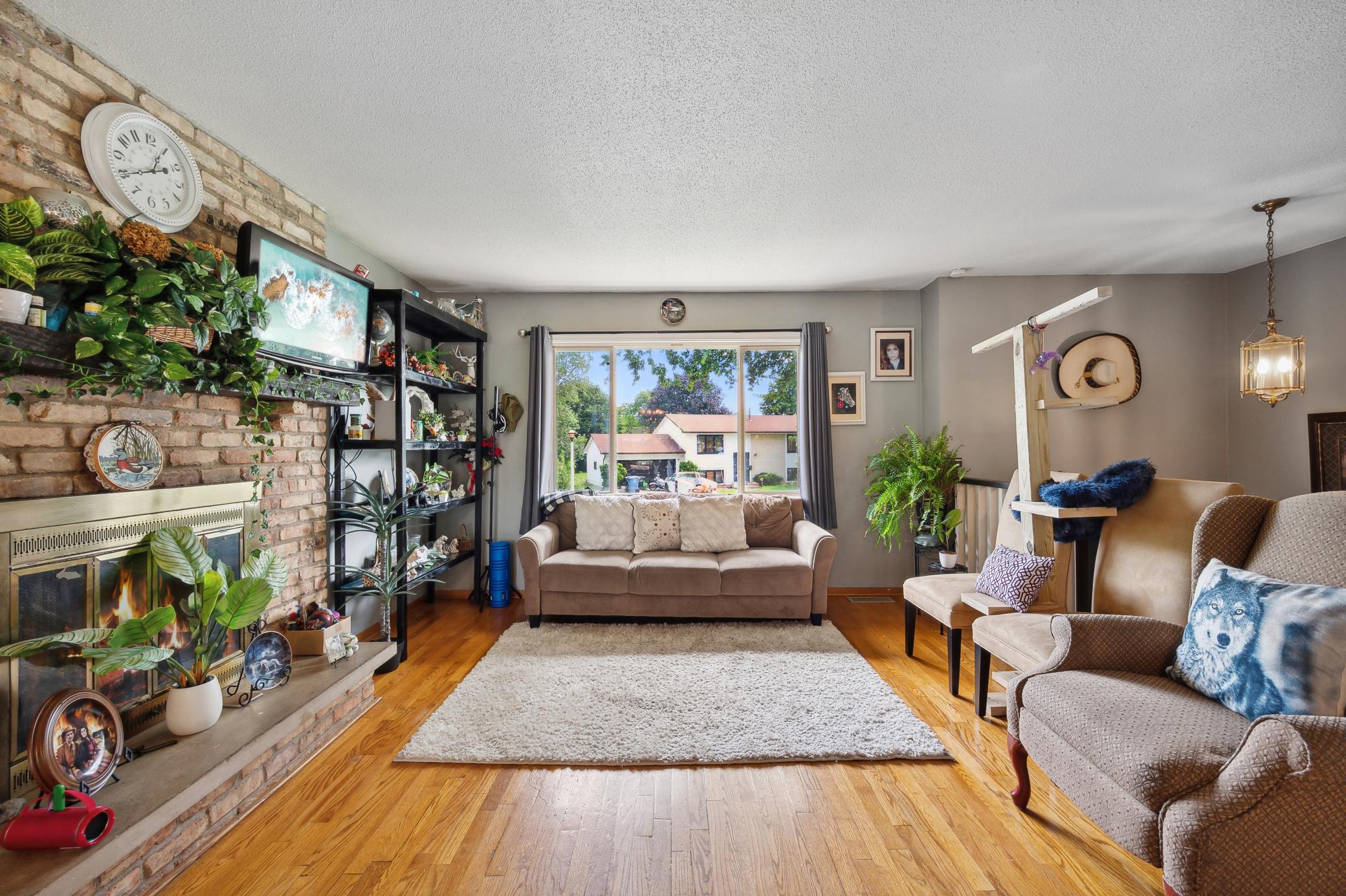 7072923