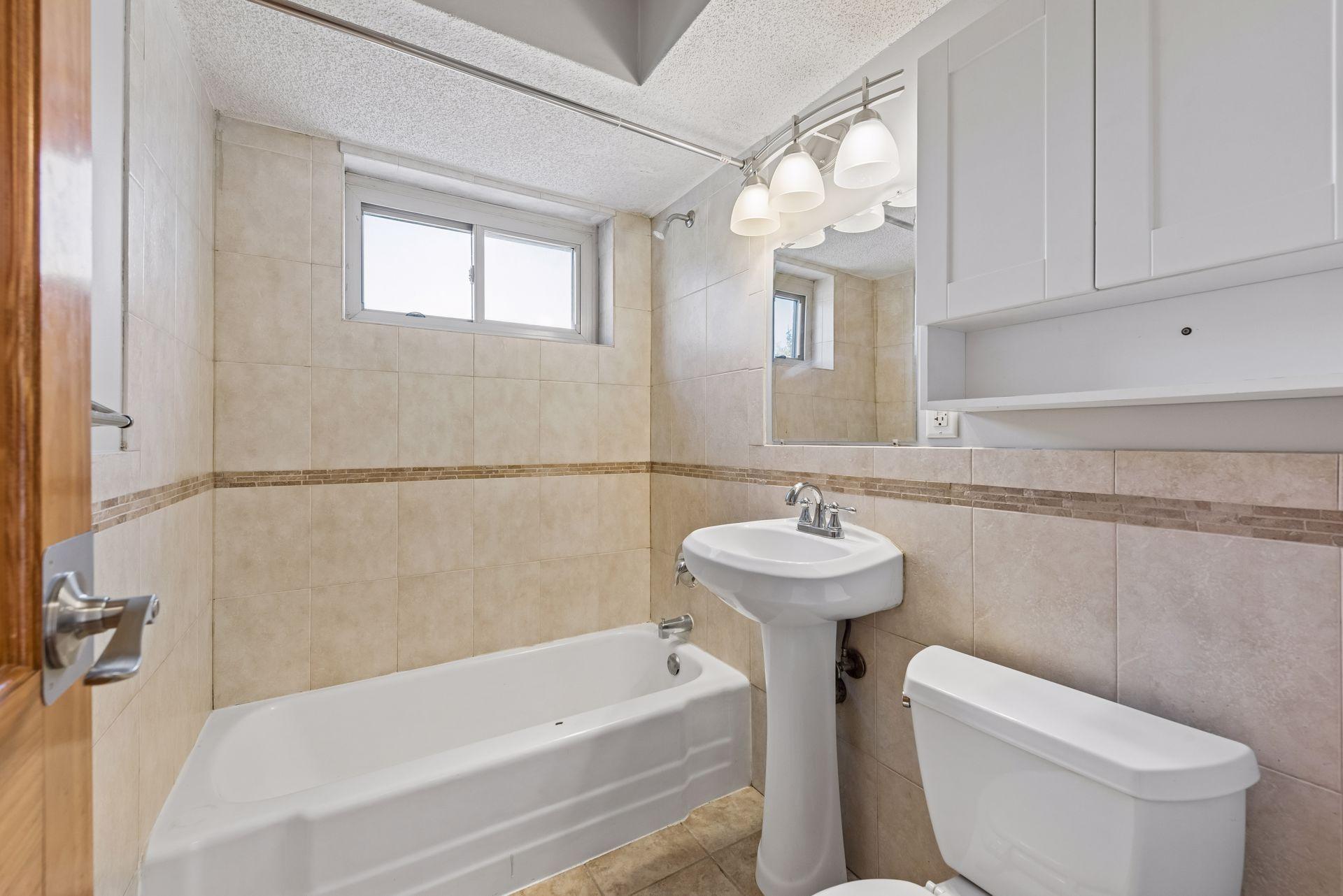 Full Bathroom