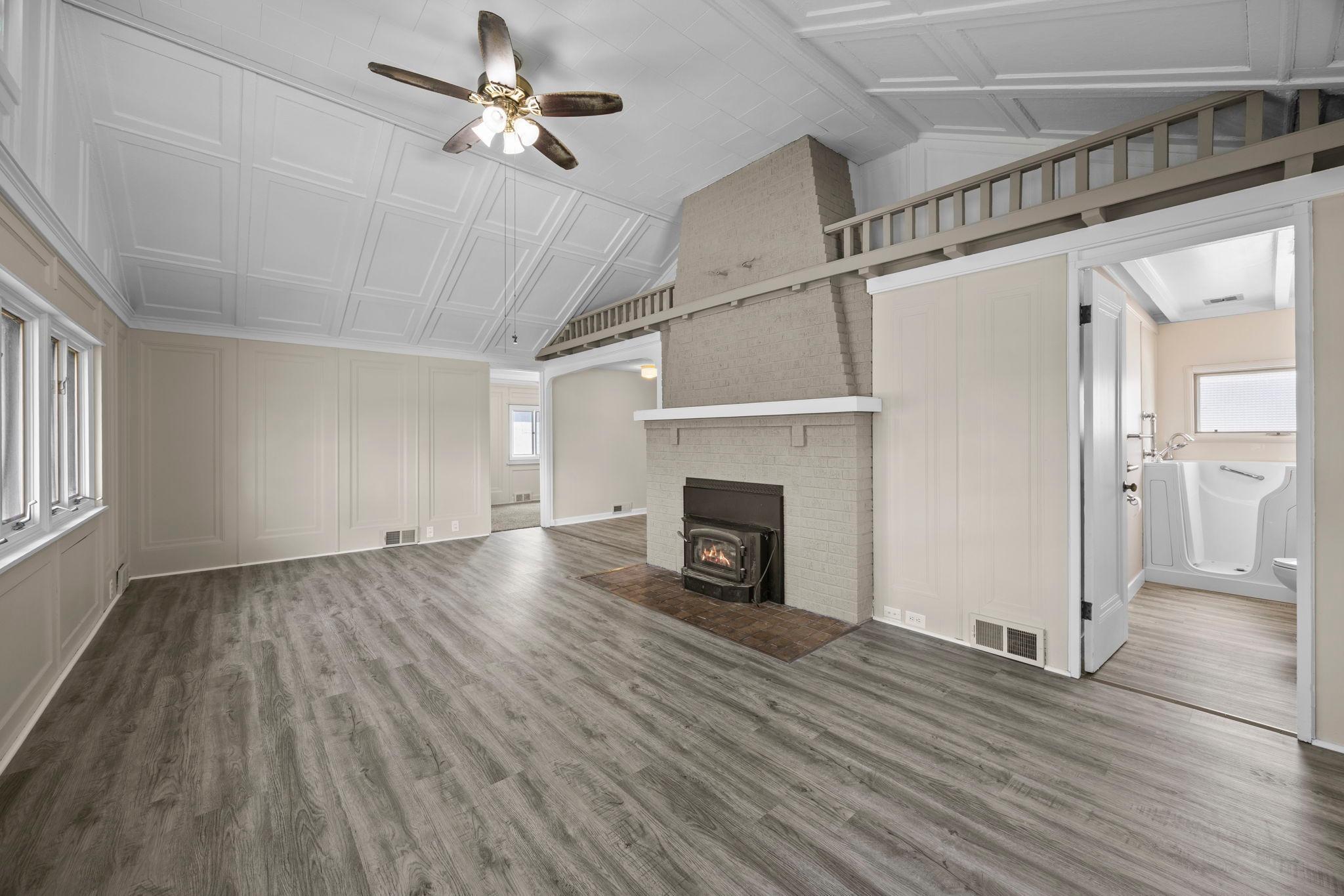 20-web-or-mls-302 Wisconsin Ave N-14.jpg