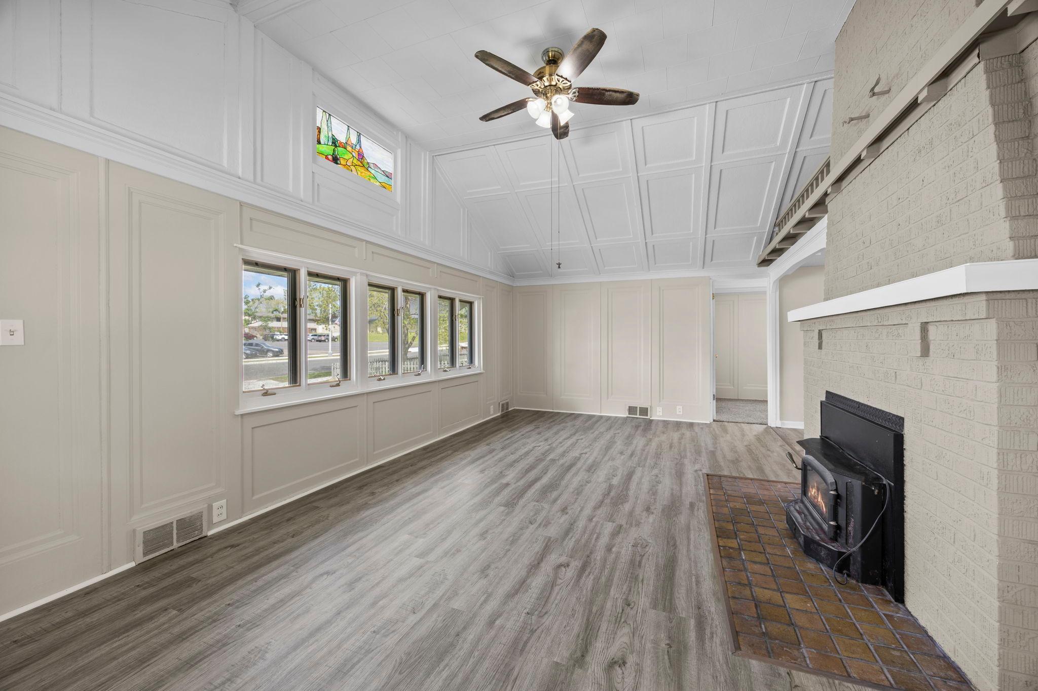 22-web-or-mls-302 Wisconsin Ave N-19.jpg