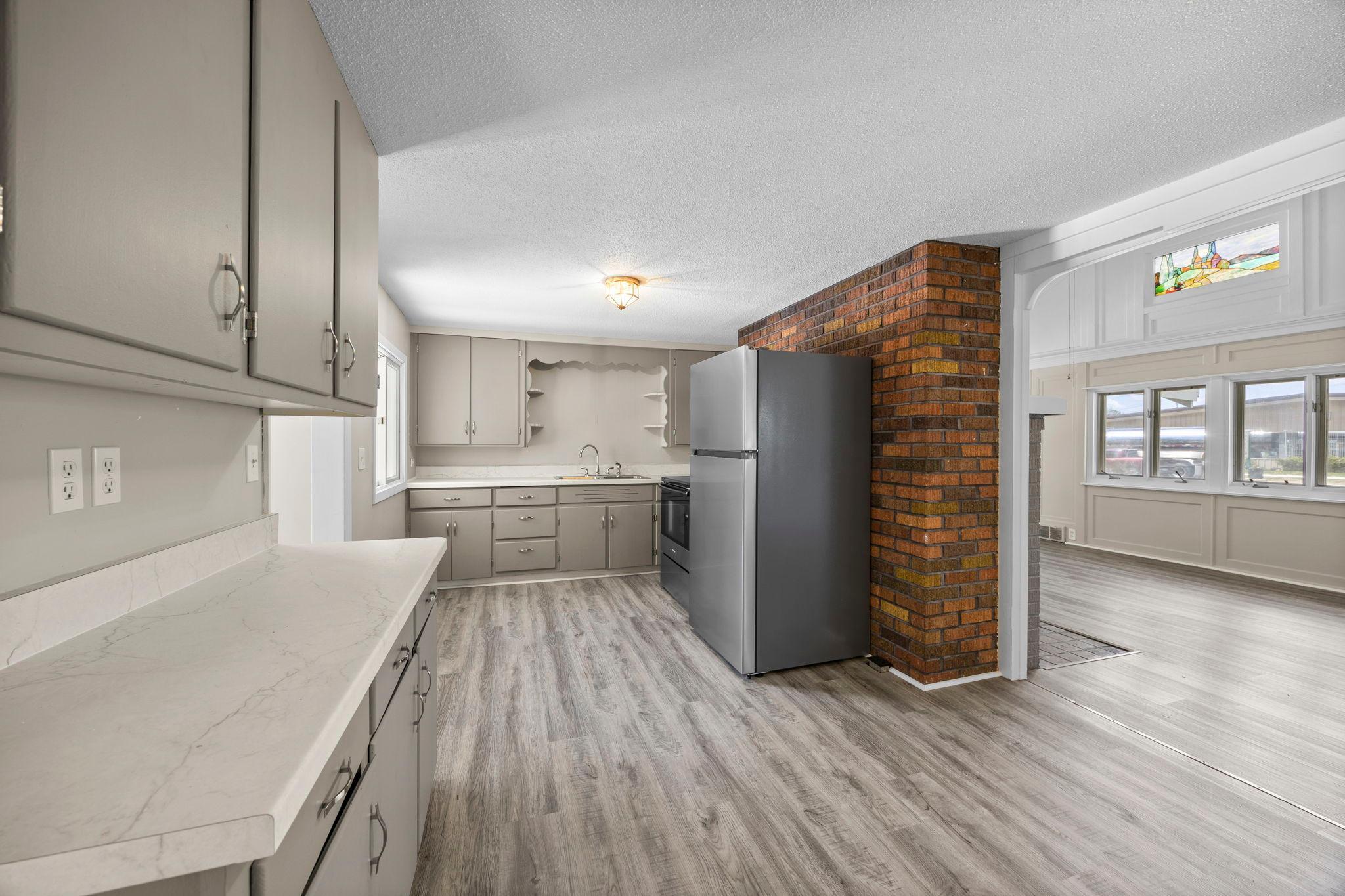 31-web-or-mls-302 Wisconsin Ave N-64.jpg