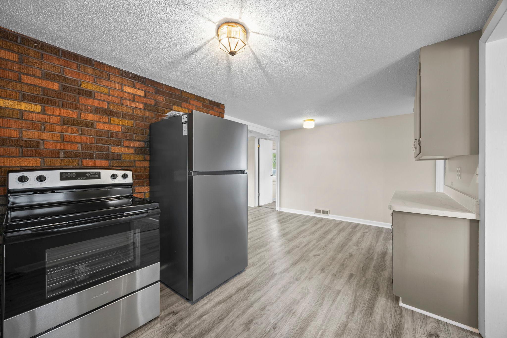 33-web-or-mls-302 Wisconsin Ave N-74.jpg