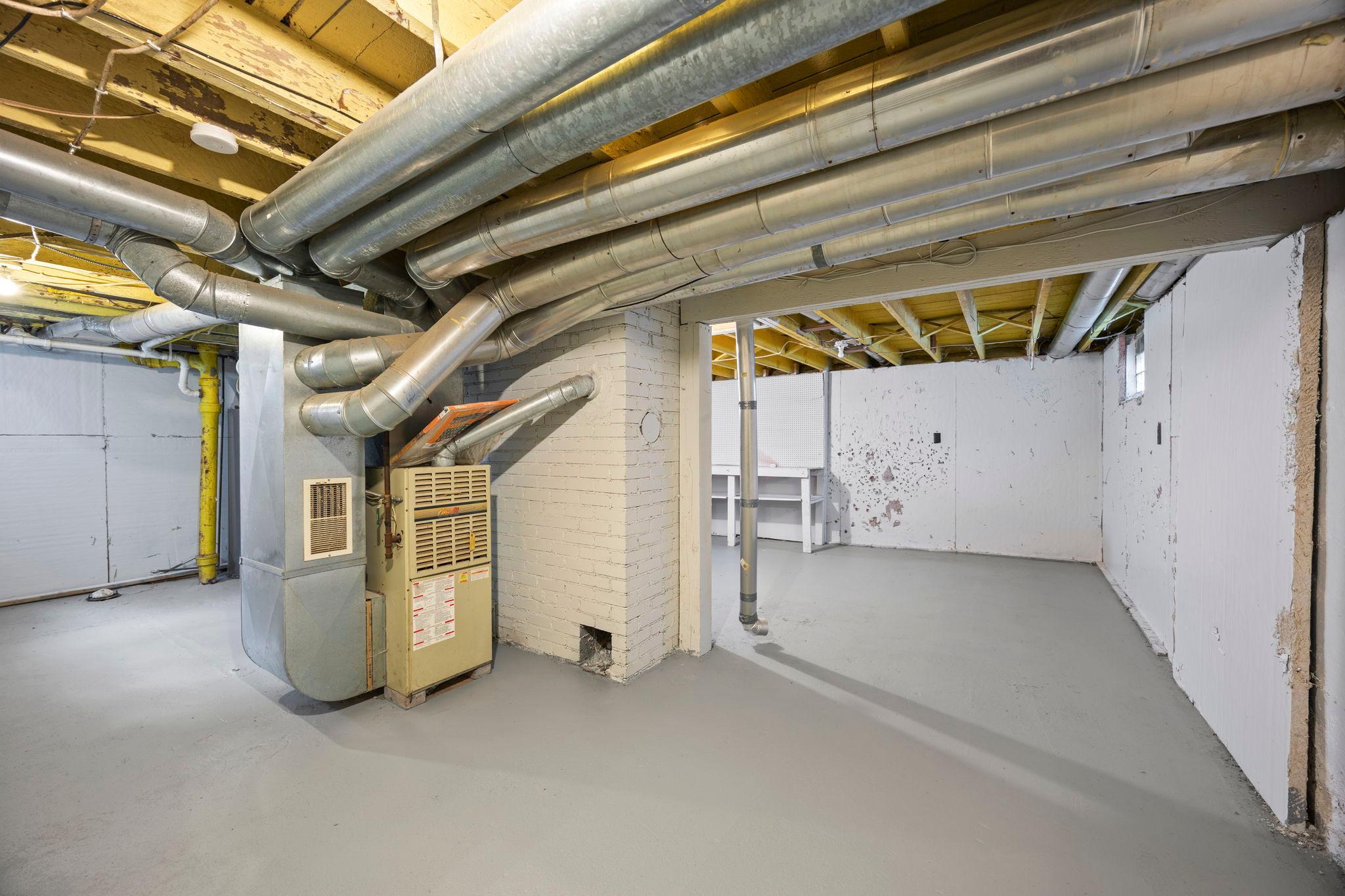 41-web-or-mls-302 Wisconsin Ave N-114.jpg