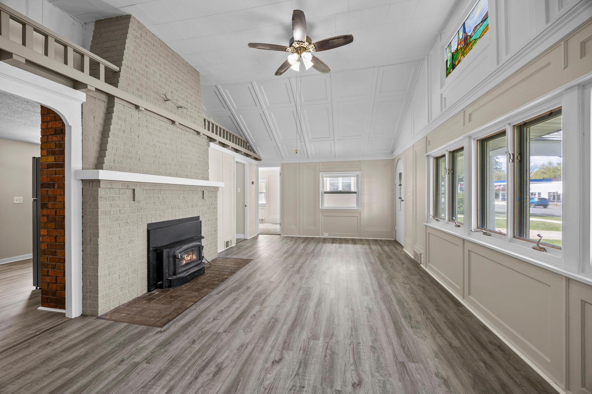 23-web-or-mls-302 Wisconsin Ave N-24.jpg