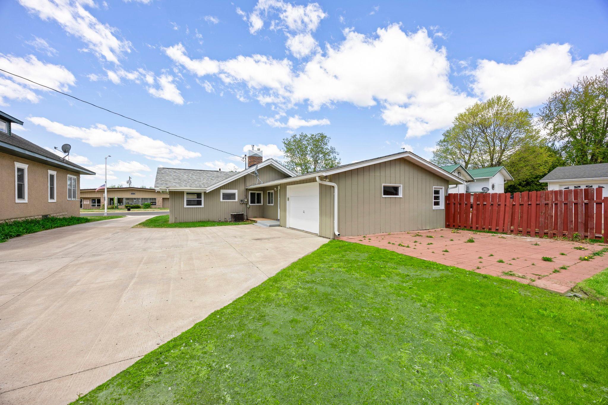 46-web-or-mls-302 Wisconsin Ave N-184.jpg