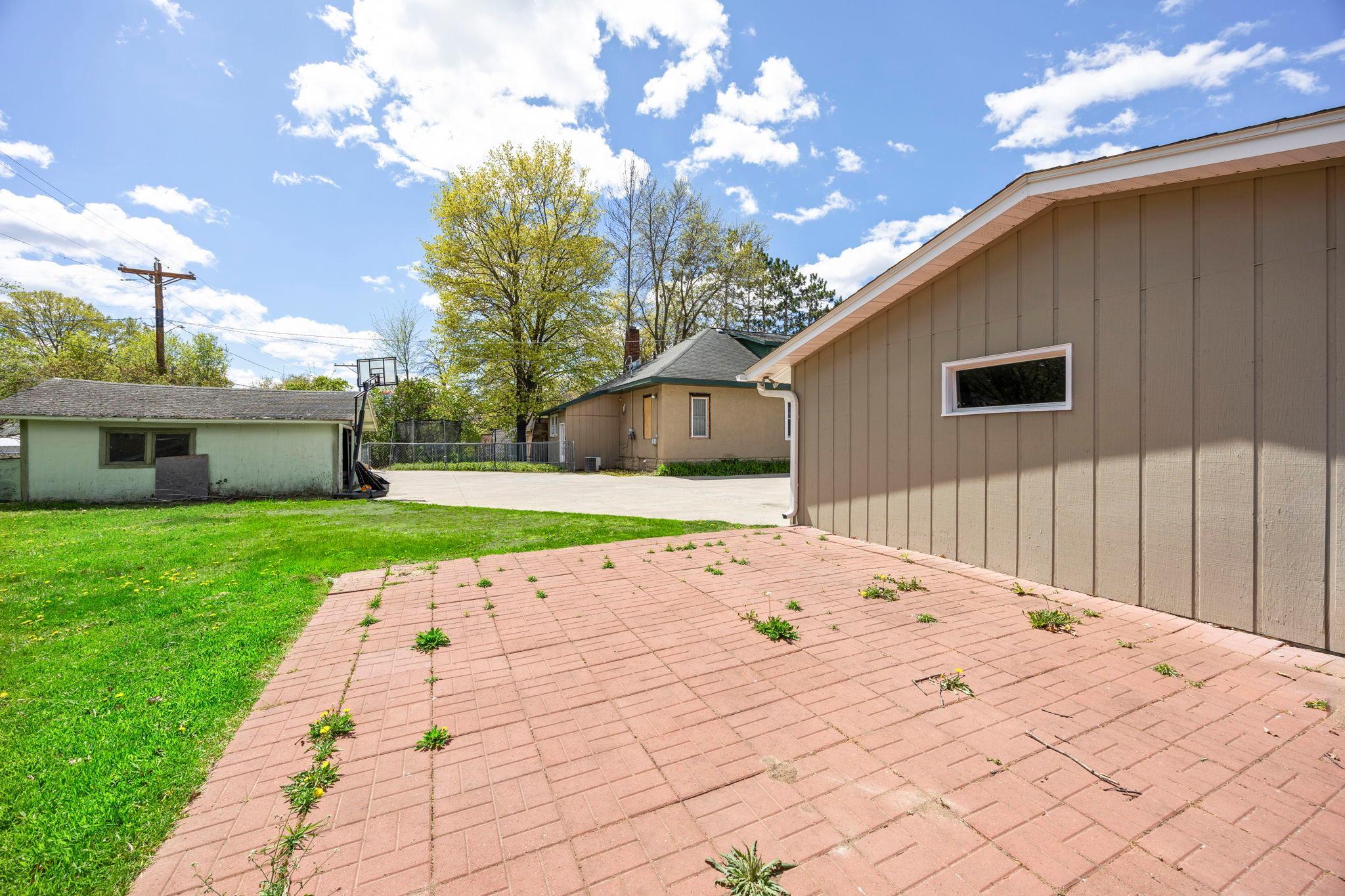 52-web-or-mls-302 Wisconsin Ave N-214.jpg