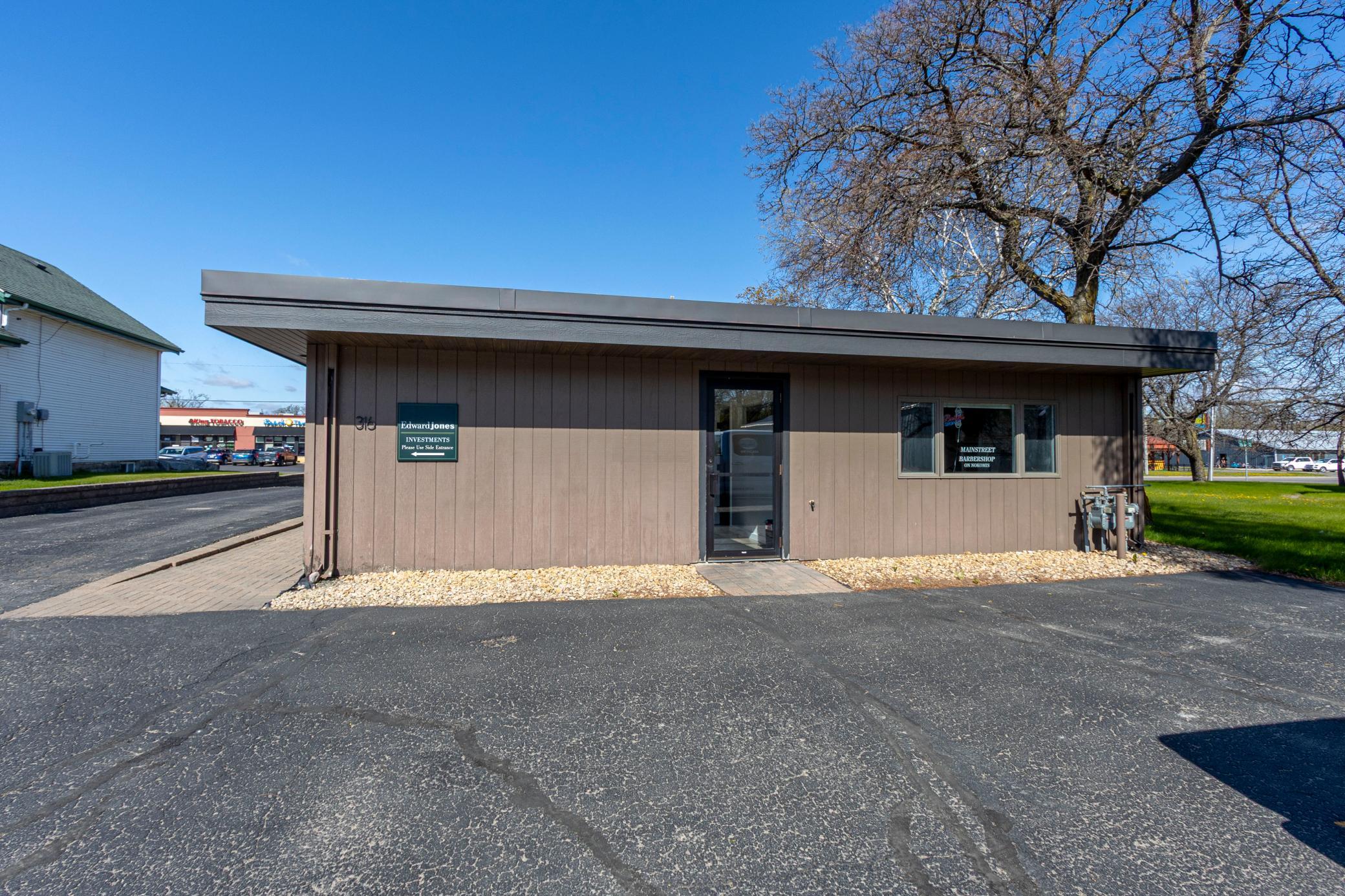 Parking Lot/Backside Entrance