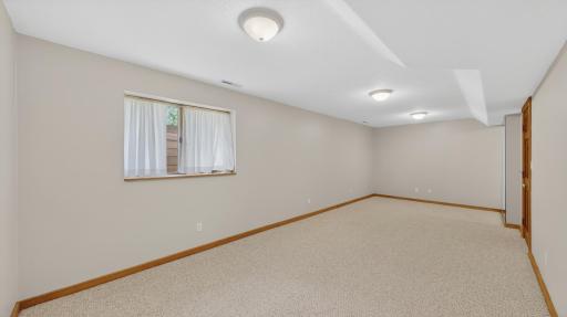 1052 Foxcroft Circle SW, Rochester, MN 55902