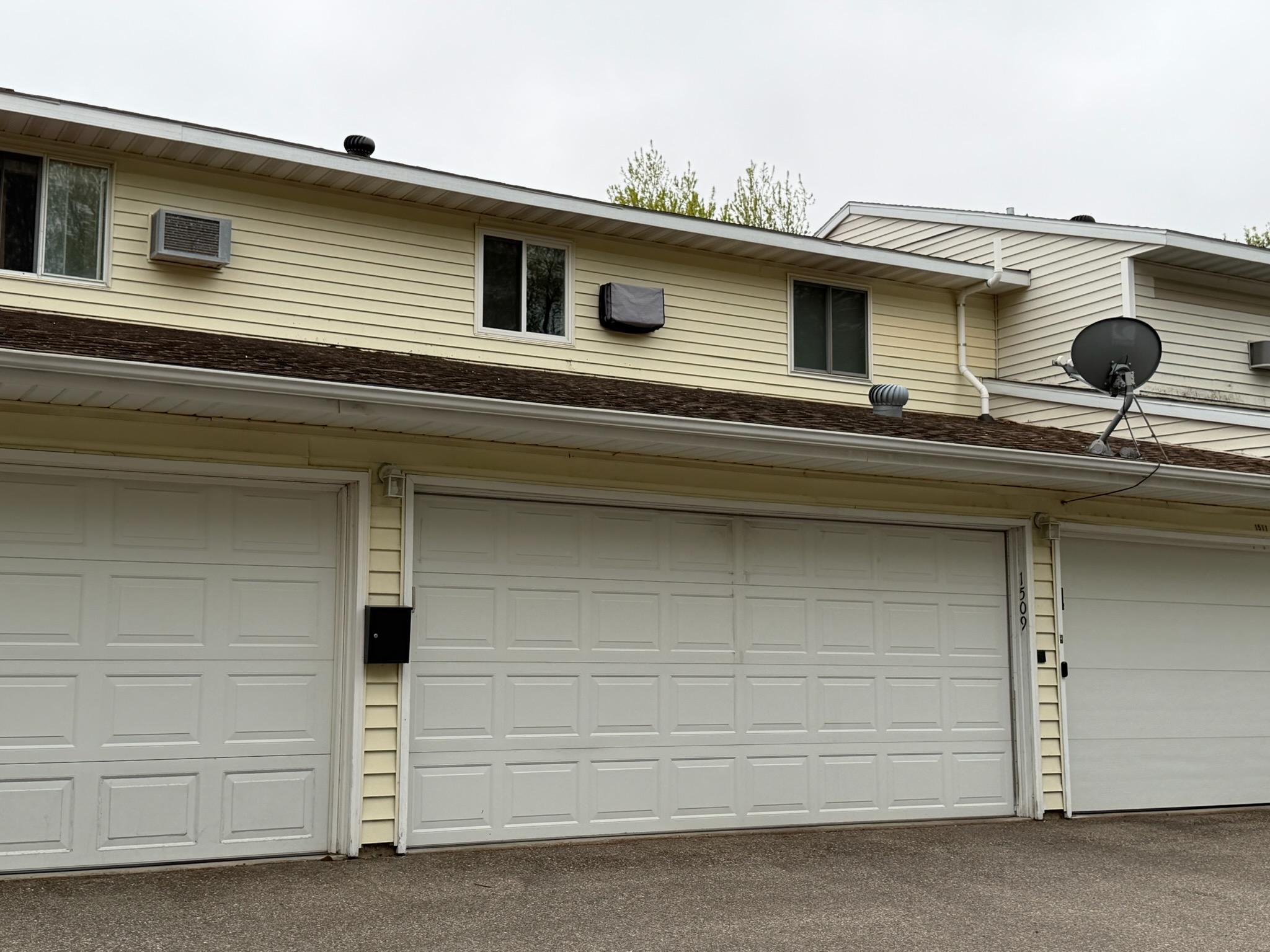 ATTACHED GARAGE 1509