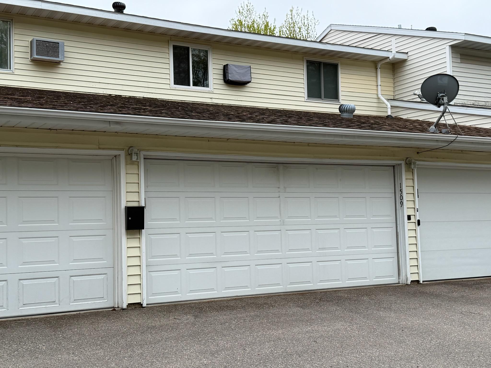 DOUBLE ATTACHED GARAGE