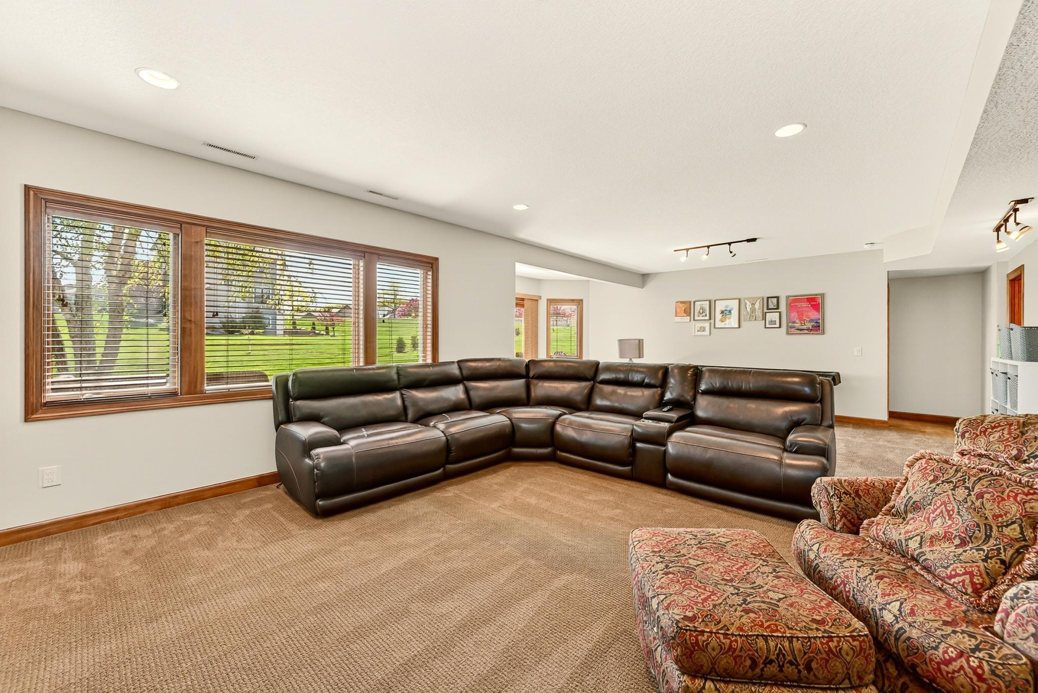 Family room 3.jpg