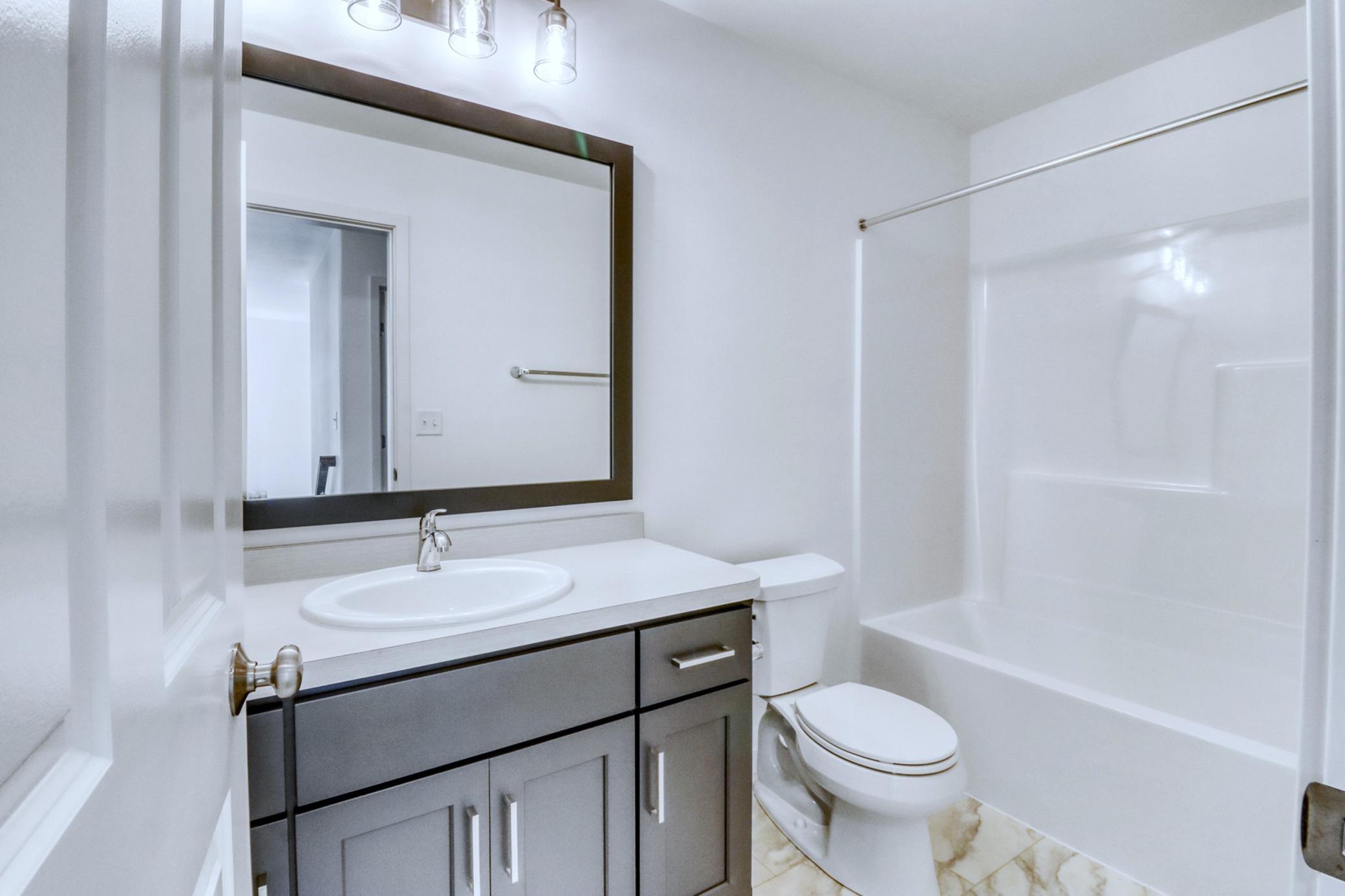 Upstairs Bathroom1_1.JPG
