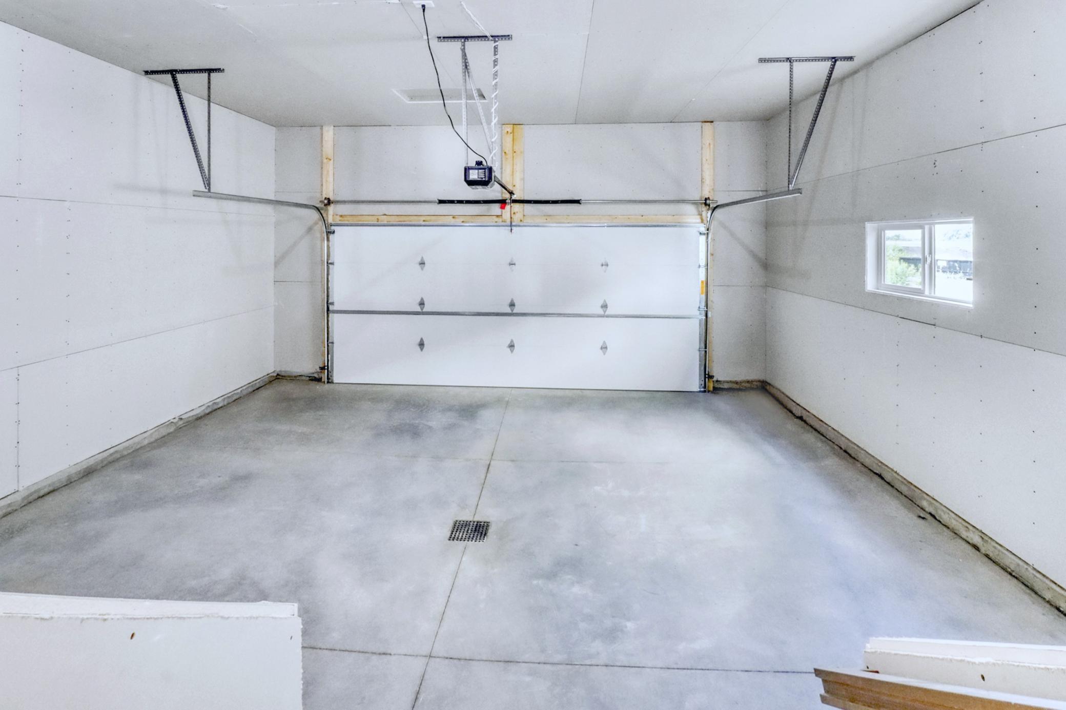 Garage1_1.JPG