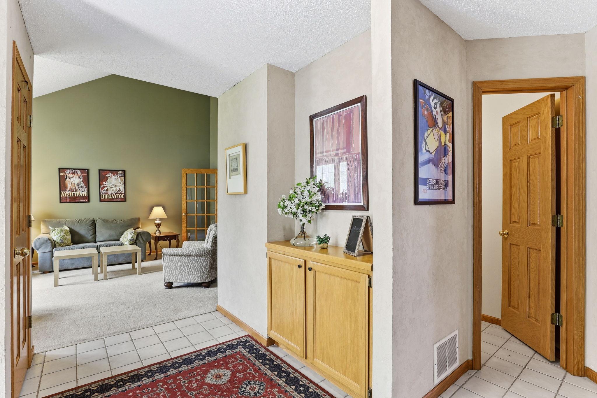 5-web-or-mls-8777-Cottonwood-Ln-05.jpg