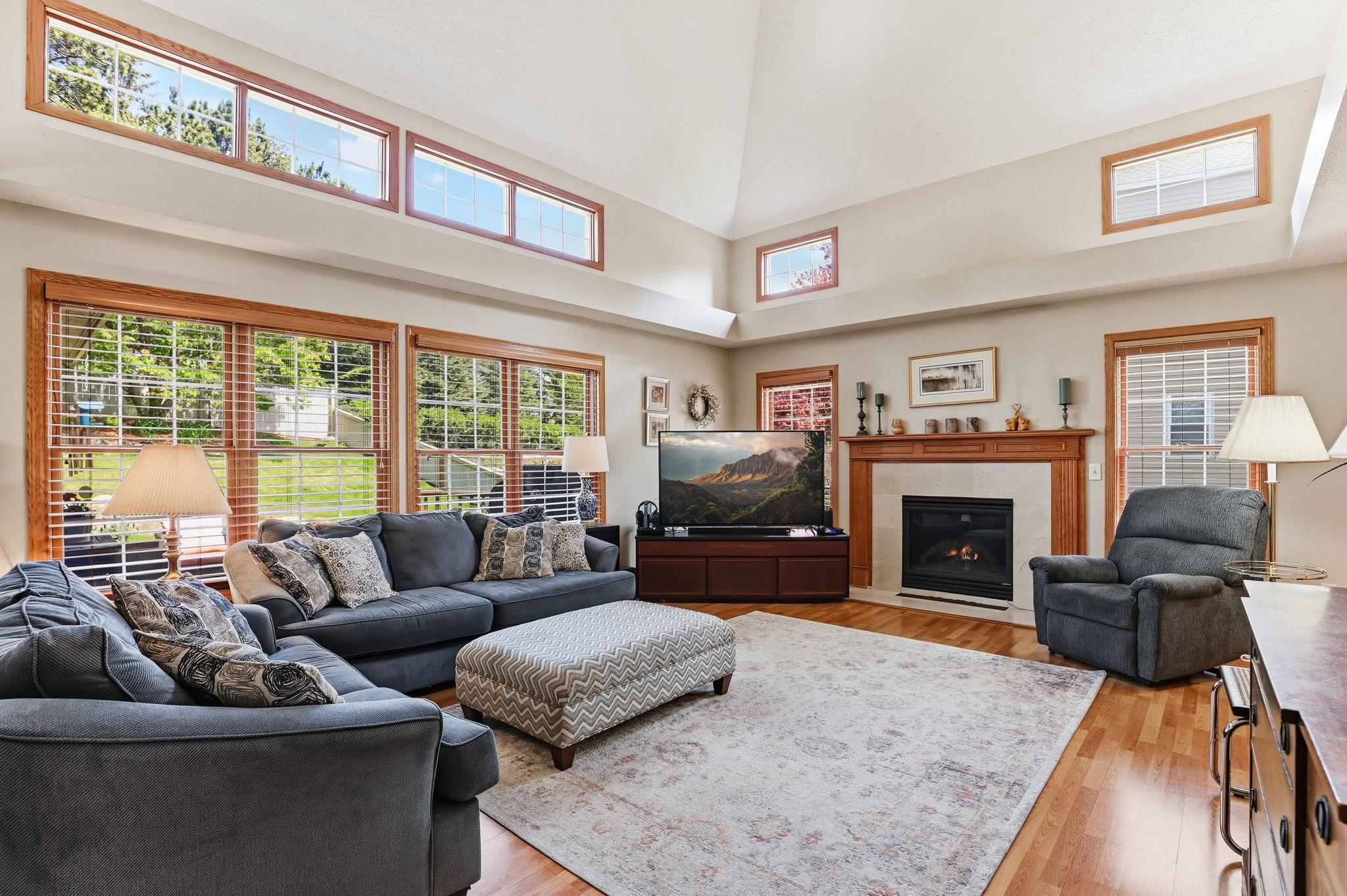 9-web-or-mls-8777-Cottonwood-Ln-09.jpg