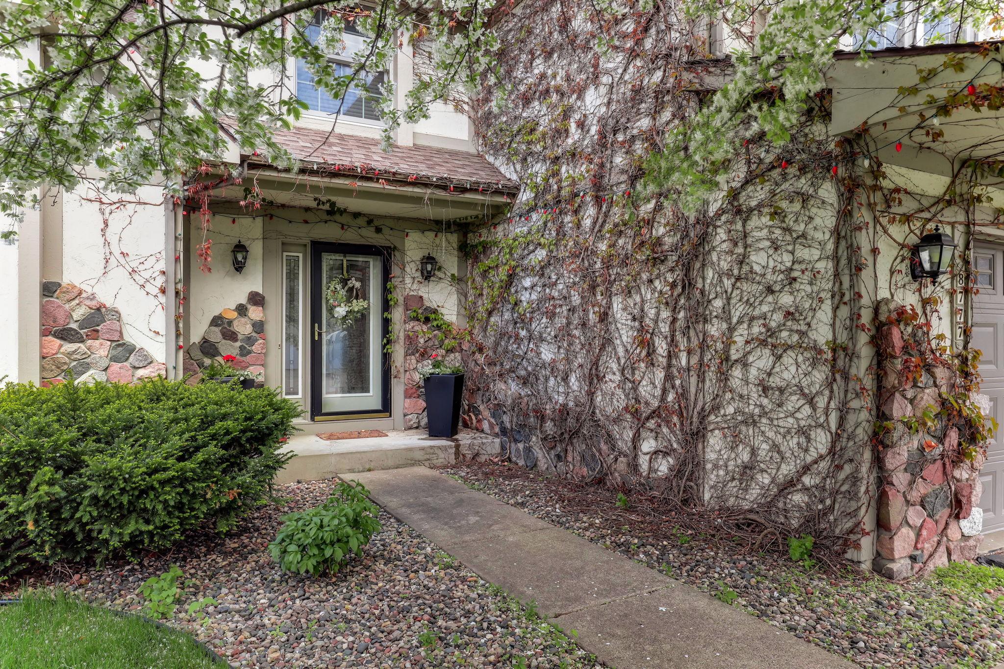 3-web-or-mls-8777-Cottonwood-Ln-03.jpg