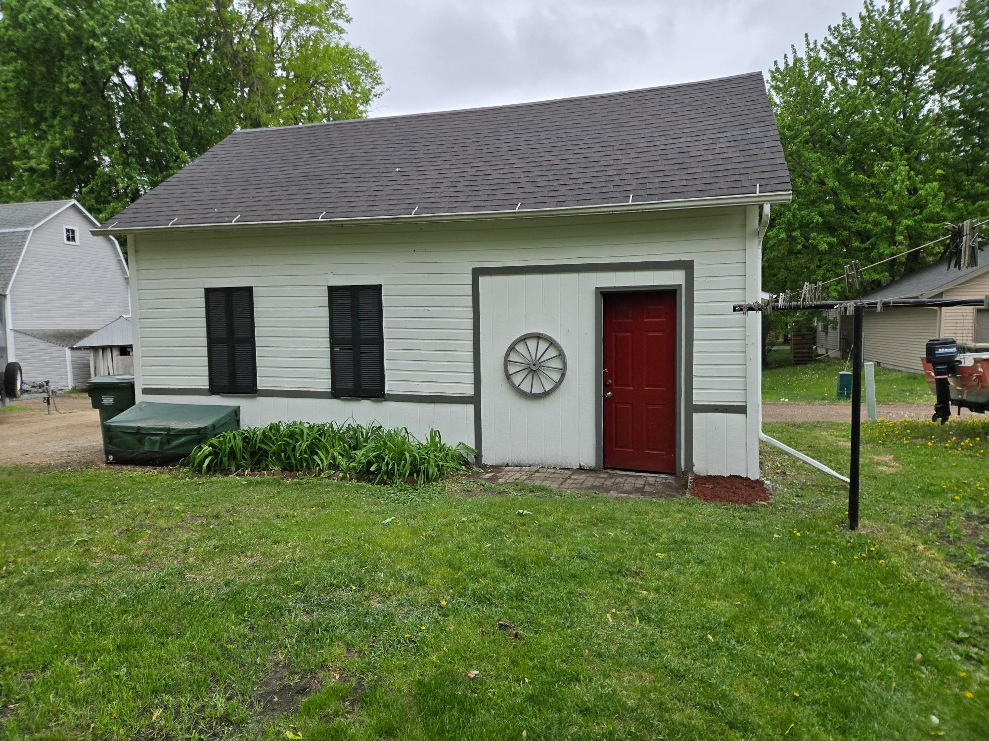 Cute historic garage, new roof just installed and fresh paint!