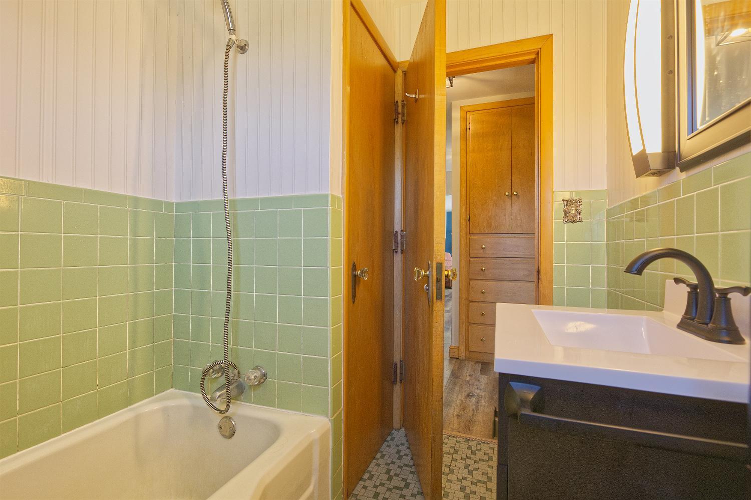 Main floor full bath