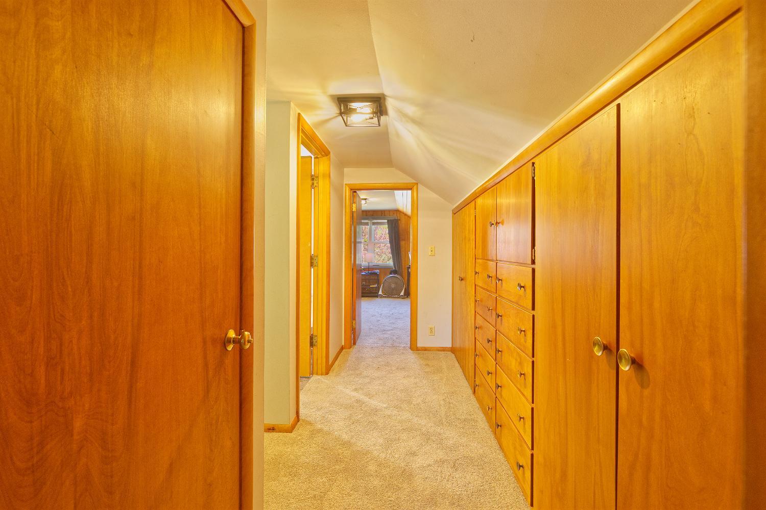 Built ins between the bedrooms