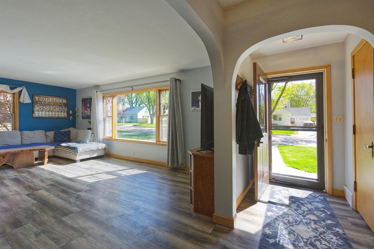 Living room/ Foyer