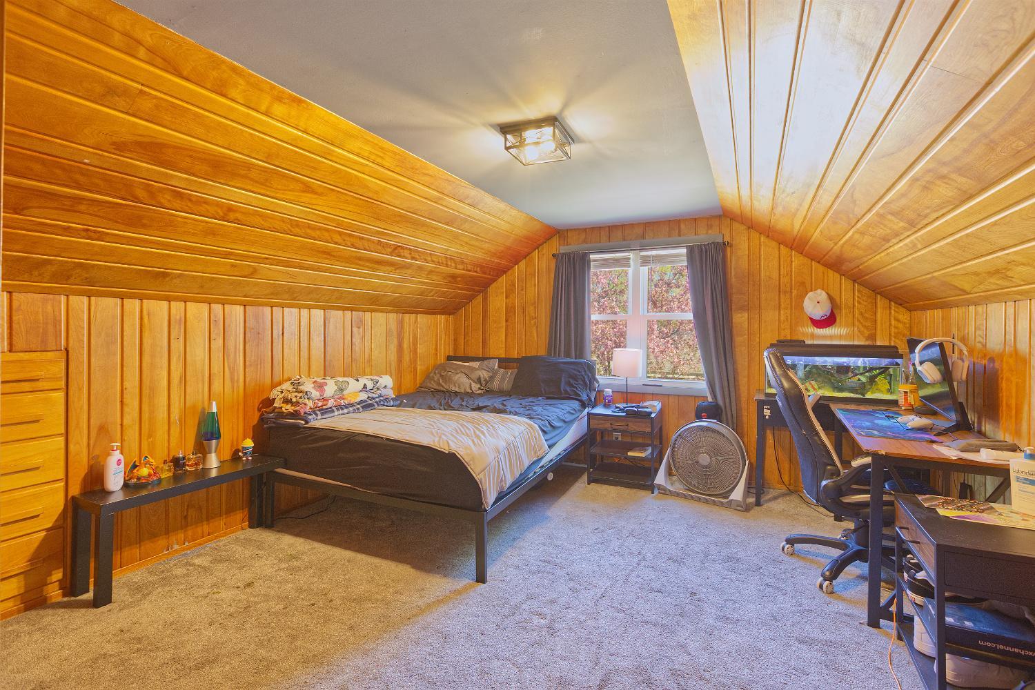 Upper leve bedroom 1