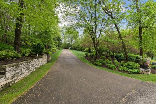 6 Merilane, Edina, MN 55436