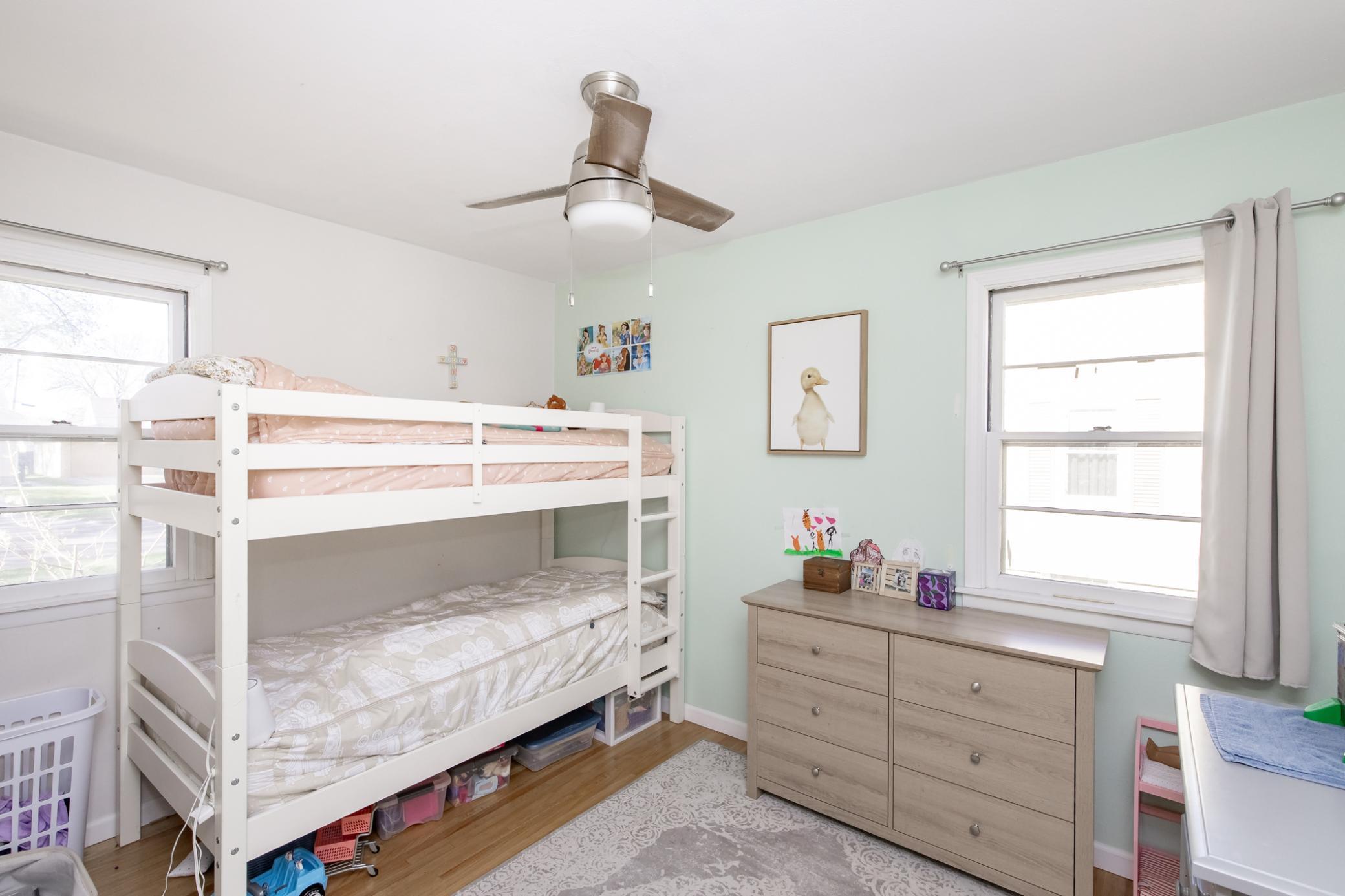 1st Bedroom - main