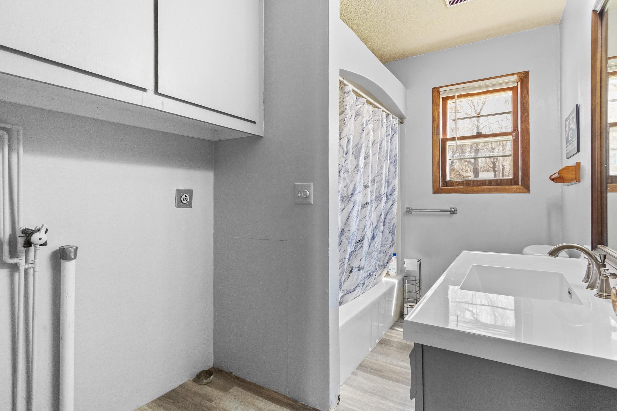Main floor full bath.
