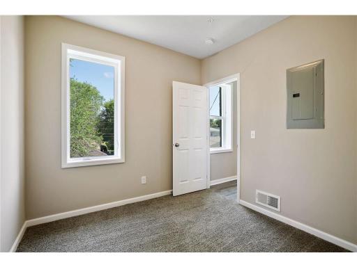 2050 W Broadway Avenue, Minneapolis, MN 55411